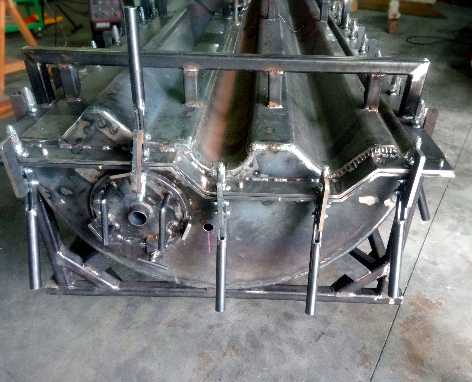 Molde para fabricação de componentes para sistemas de irrigação por rotomoldagem.