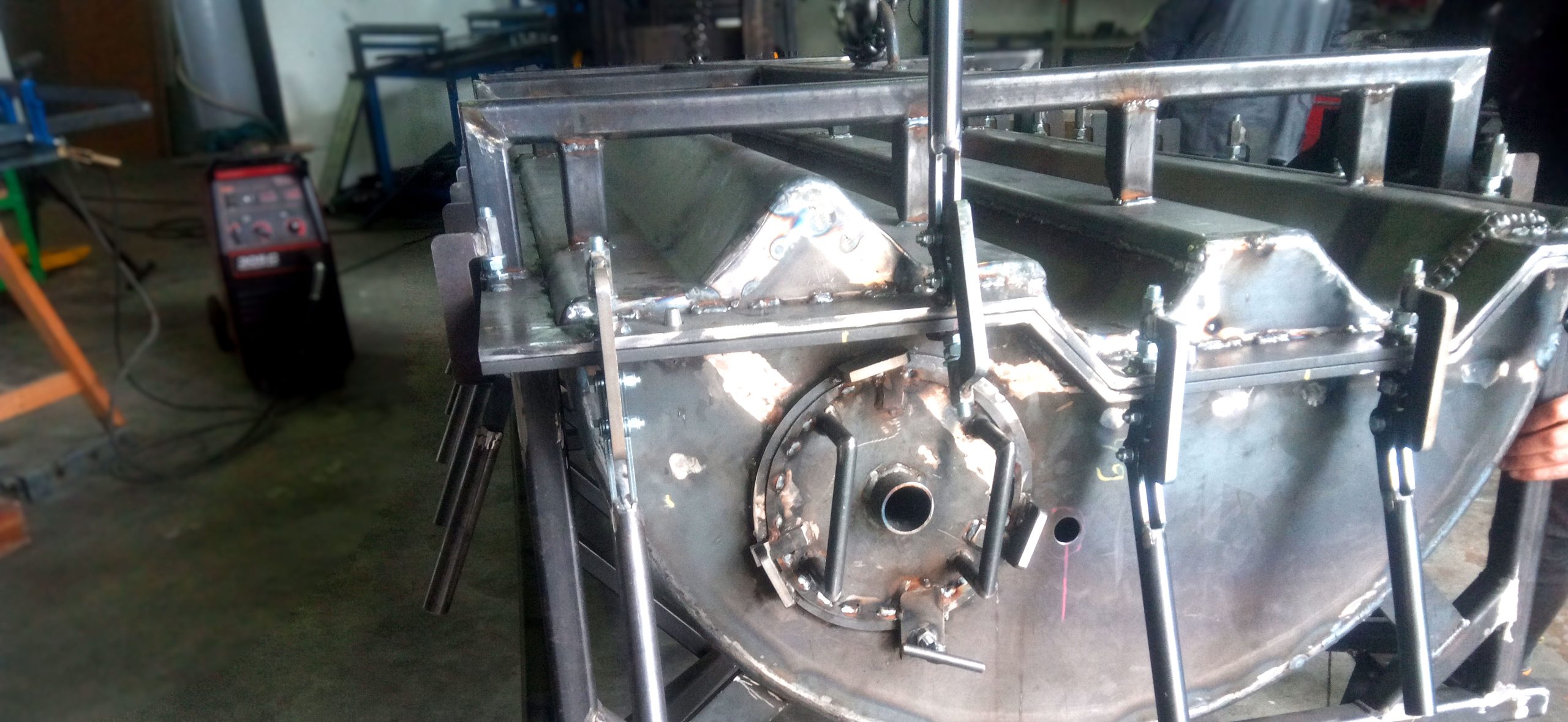 Molde para fabricação de equipamentos de lazer por rotomoldagem.